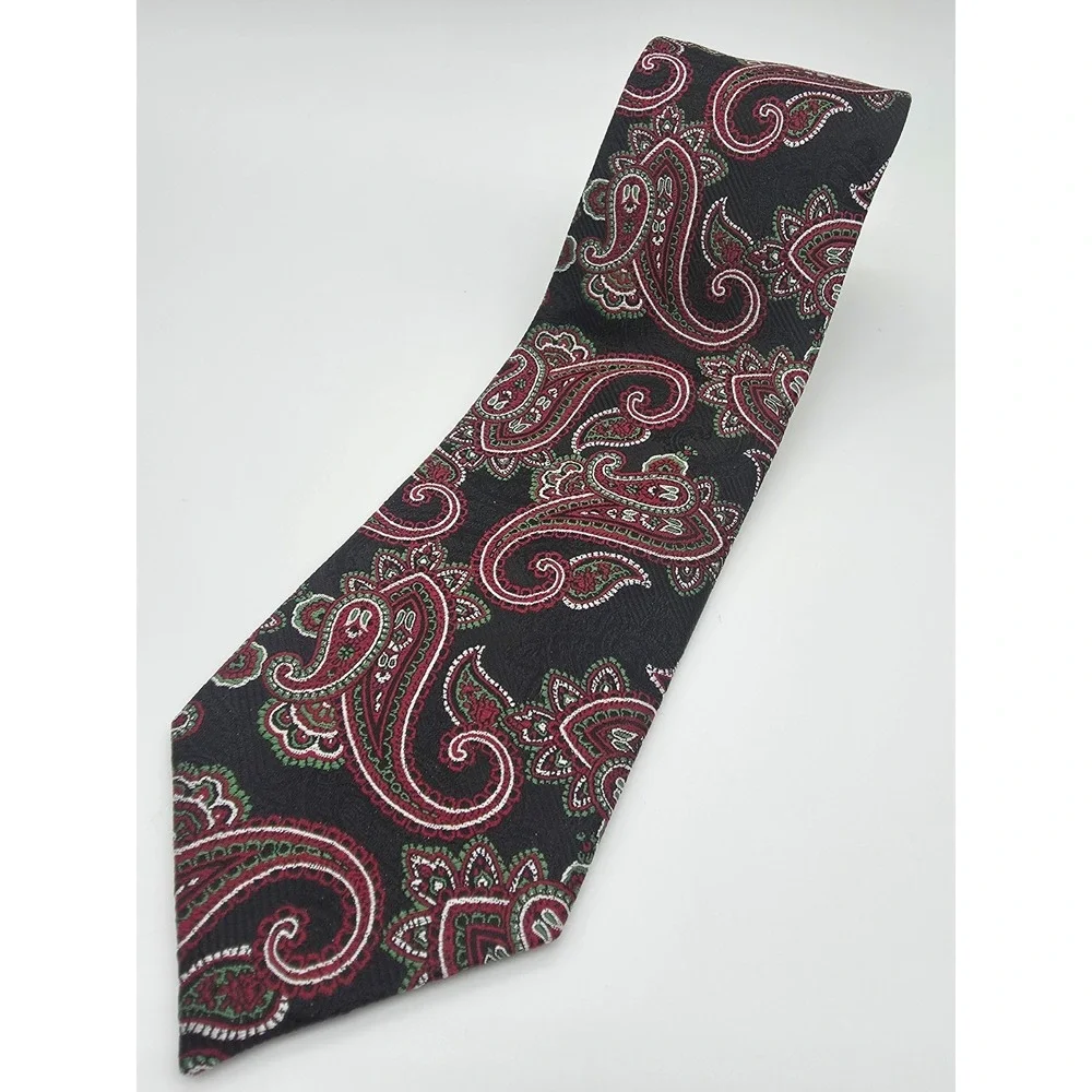 JZ Richards Boulder USA 100% Silk Black Red Green White Paisley Tie 57